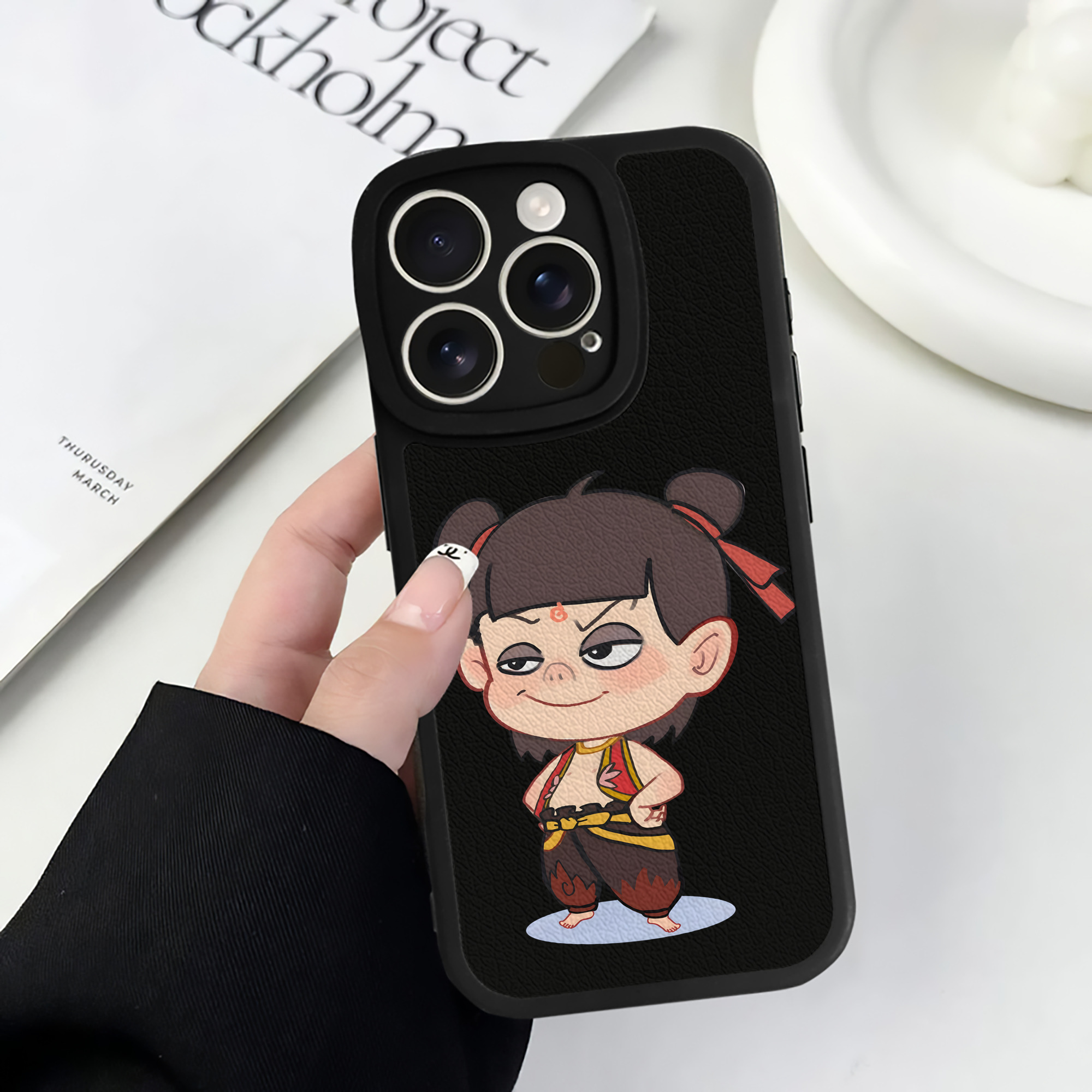 （画像用） Ne Zha 2 ナタ 魔童の大暴れ 【iPhone 16シリーズ対応】シリコンスマホケース（レザー調） 材質：シリコン